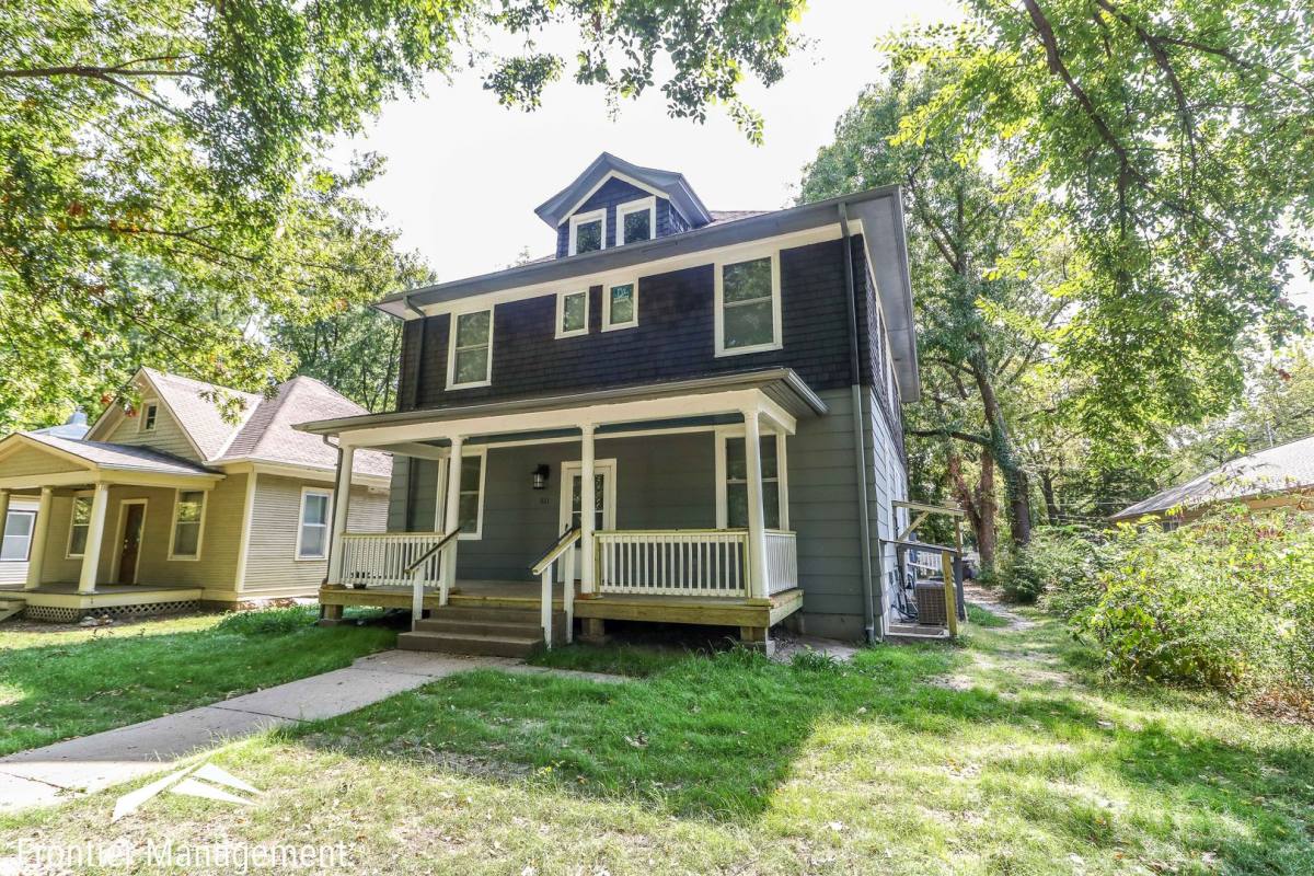 Apartment for rent at 821 Osage St, Manhattan, KS 66502