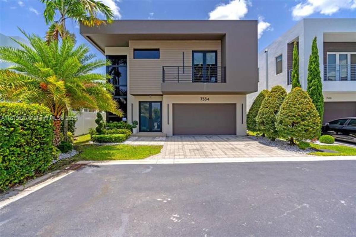 House for rent at 7534 NW 98th Ave, Miami, FL 33178