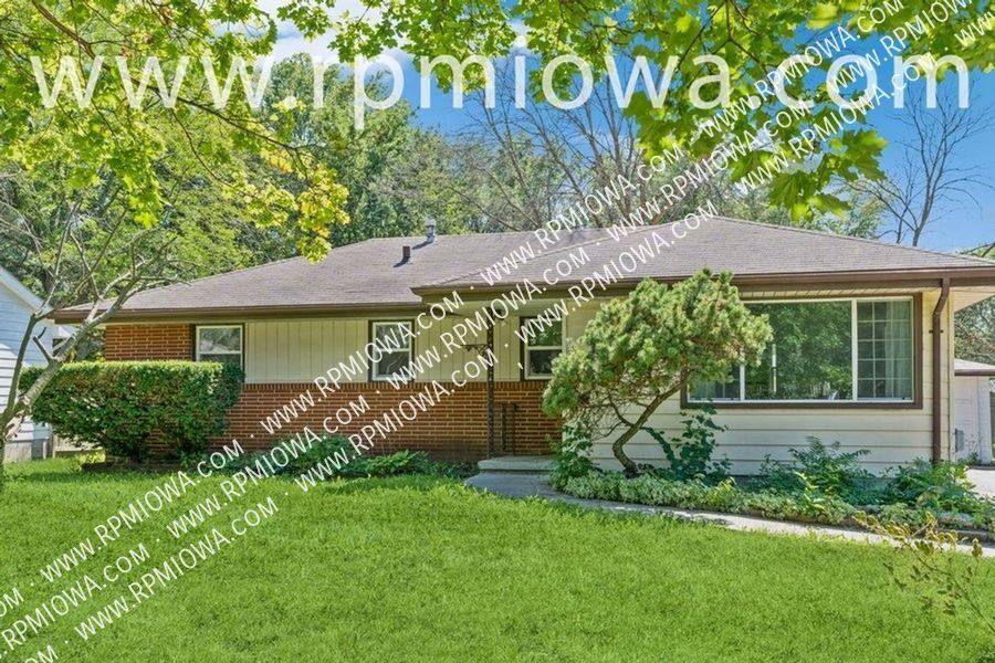 House for rent at 1806 Larnard Dr, Des Moines, IA 50317