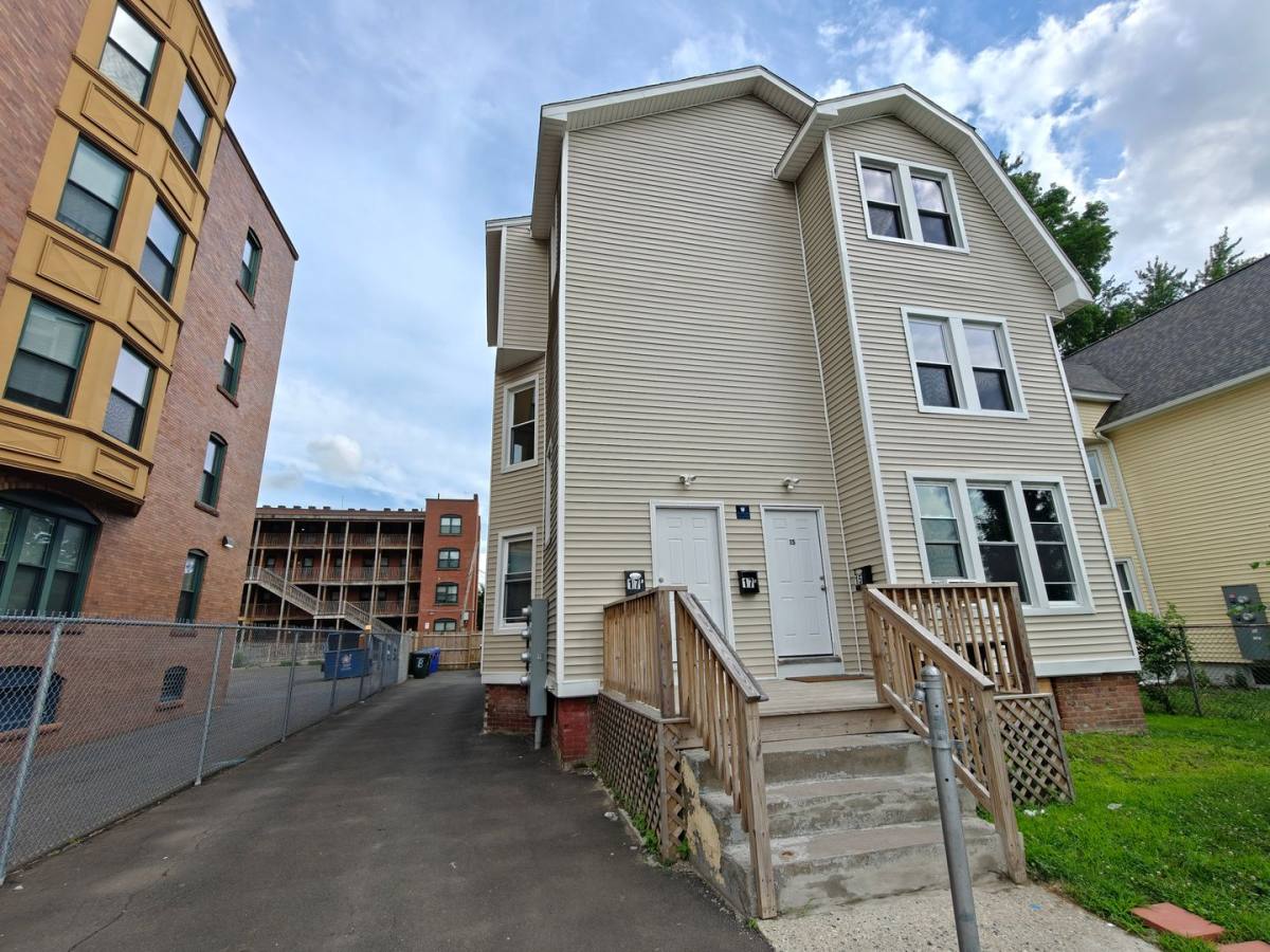 Apartment for rent at 15-17 Greenwich St, Springfield, MA 01107