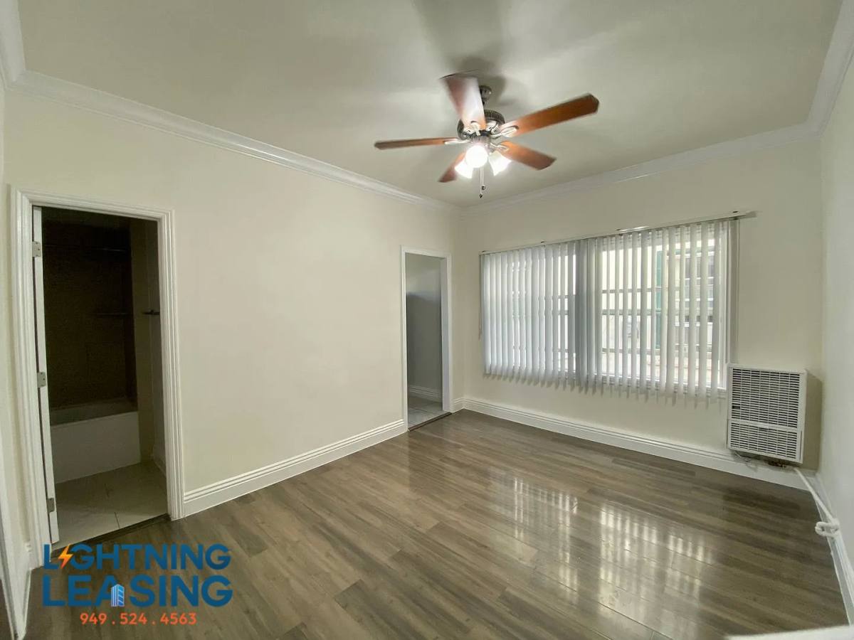 Apartment for rent at 2743 San Marino St #204D, Los Angeles, CA 90006