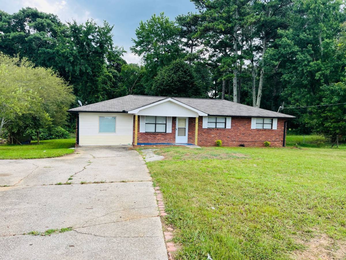 House for rent at 2270 Pope Rd, Douglasville, GA 30135