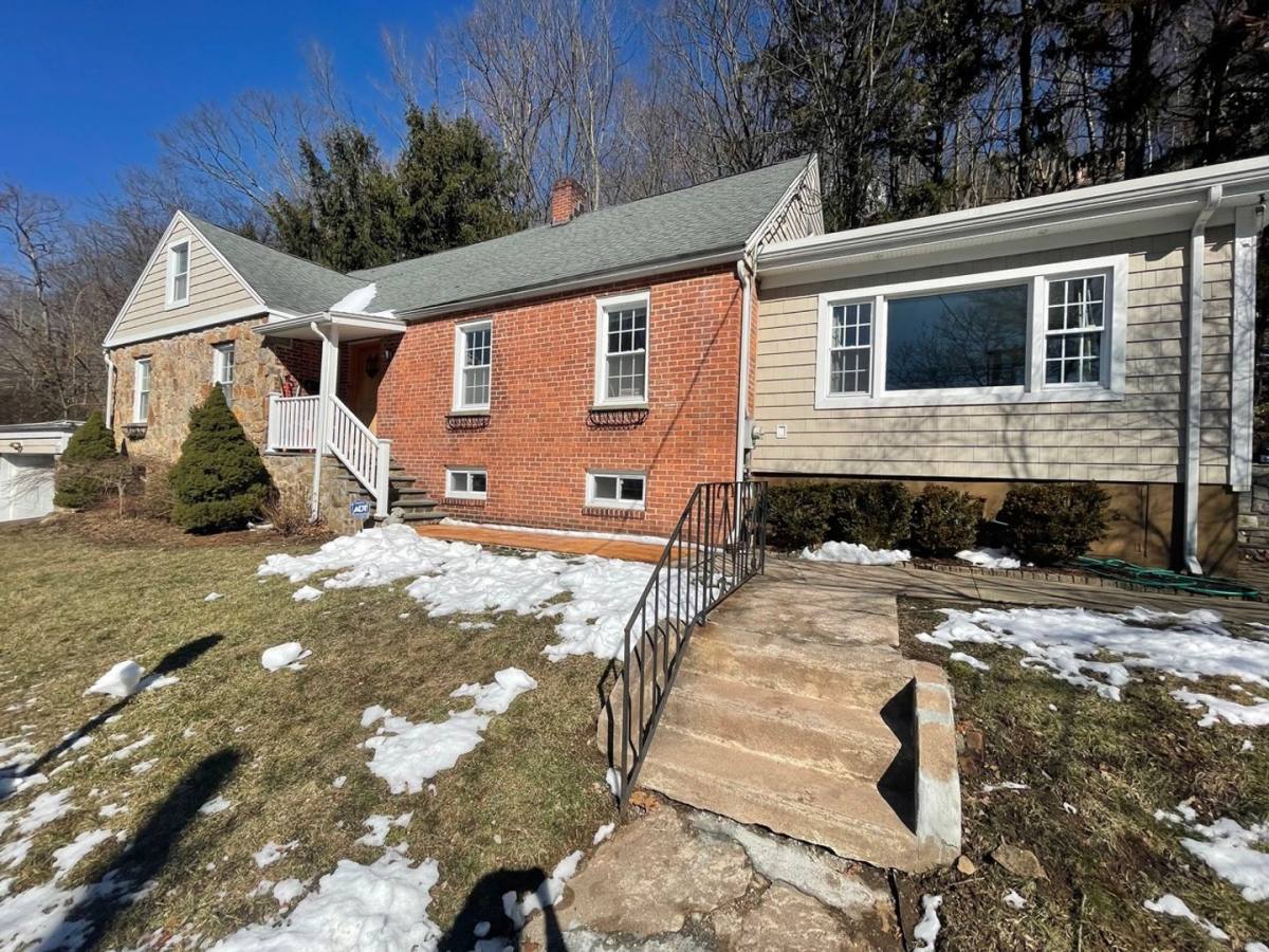 Apartment for rent at 159 Mill Rock Rd, Hamden, CT 06517