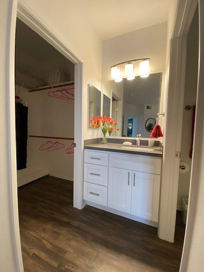 Townhouse for rent at 3701 Overland Ave, Los Angeles, CA 90034