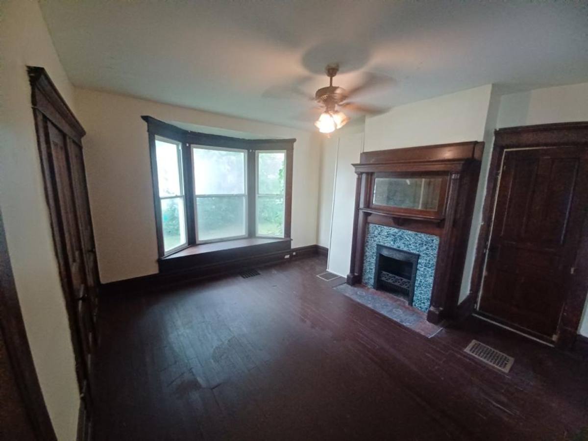 Apartment for rent at 109 W National Dr, Newark, OH 43055