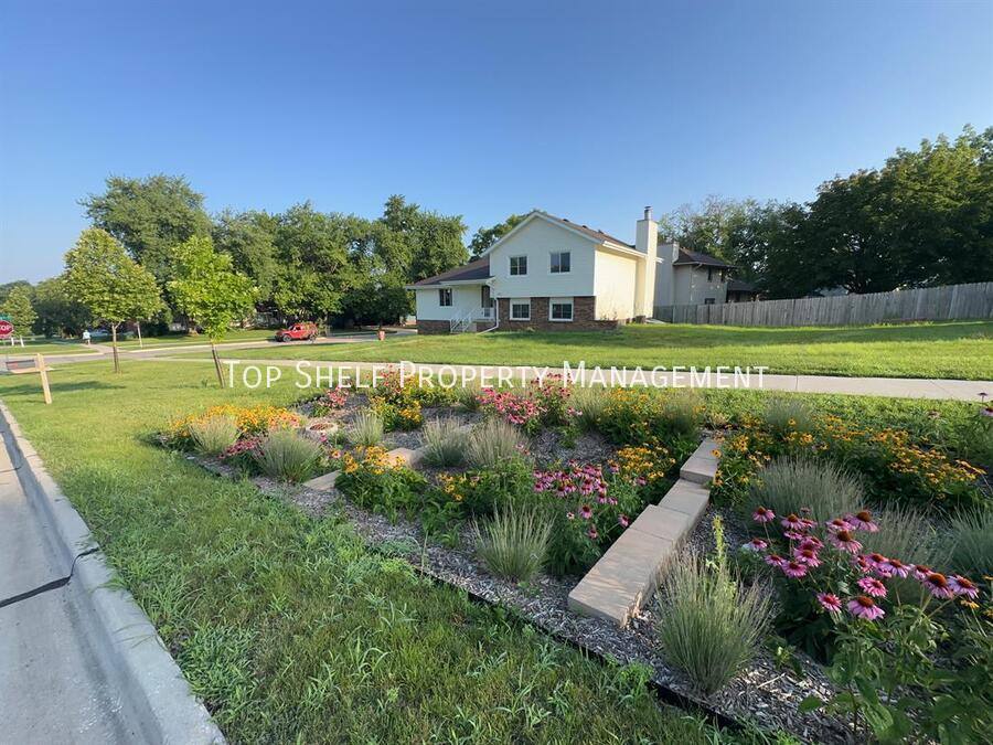 House for rent at 10423 Clark St, Clive, IA 50325