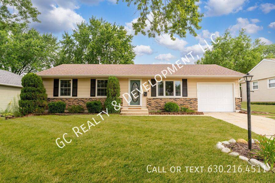 House for rent at 710 Larsen Ave, Streamwood, IL 60107