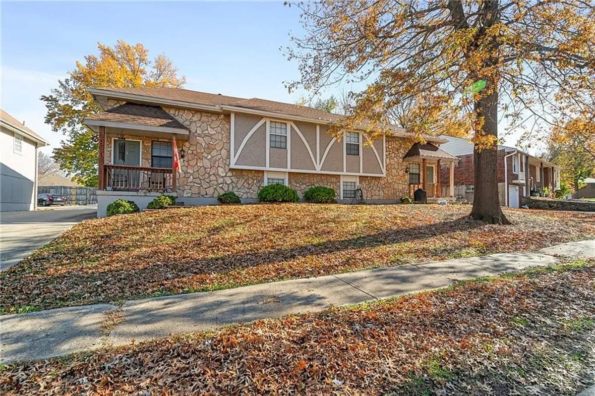 Apartment for rent at 2829 Tepee Ave, Independence, MO 64057