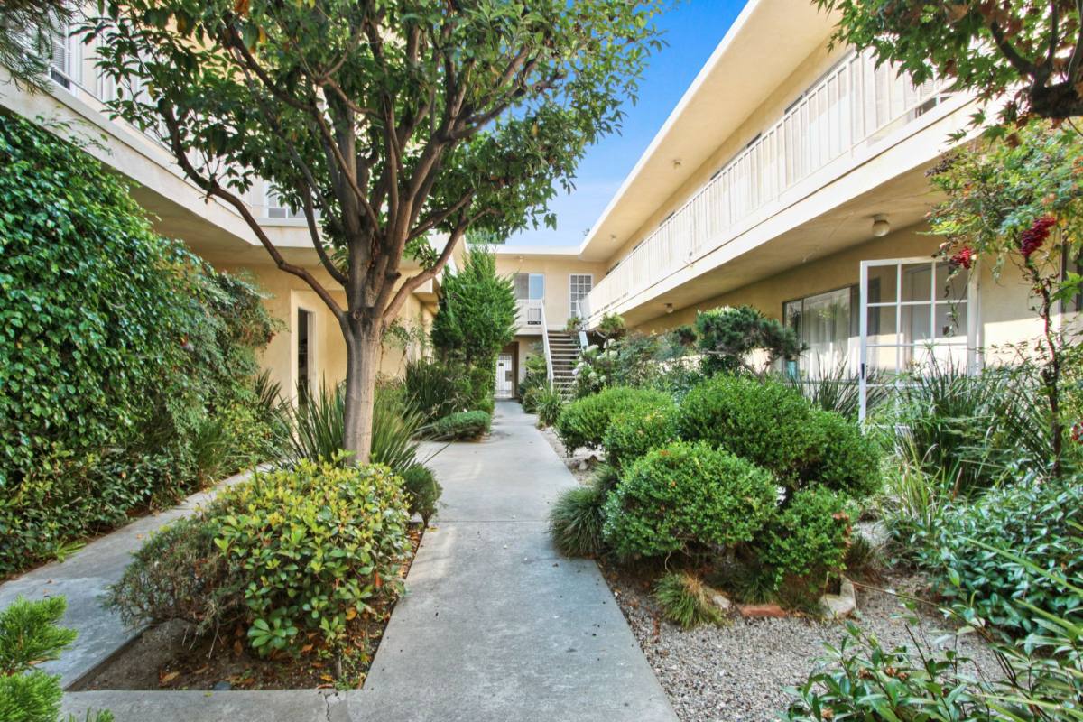 Apartment for rent at 529 Montana Ave, Santa Monica, CA 90403