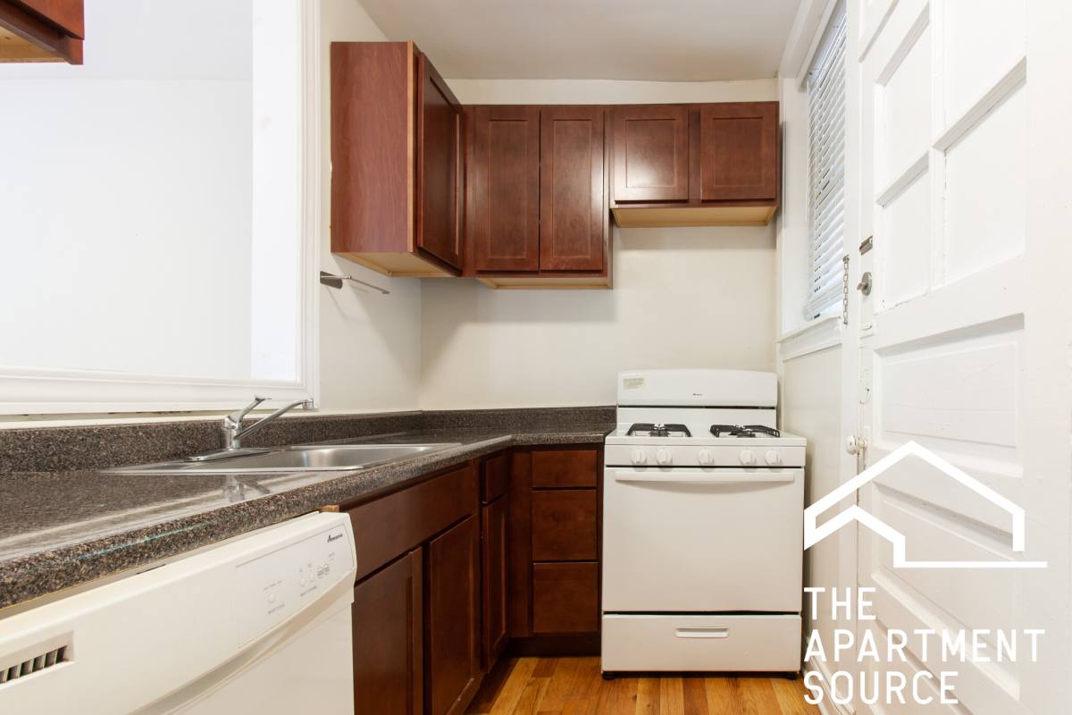Apartment for rent at 732 W Roscoe St #1S, Chicago, IL 60657