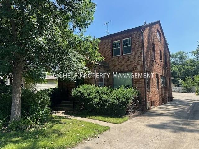 Apartment for rent at 1065 42nd St, Des Moines, IA 50311