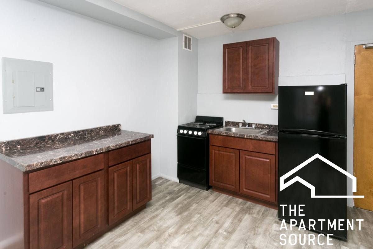 Apartment for rent at 7333 N Ridge Blvd #211, Chicago, IL 60645