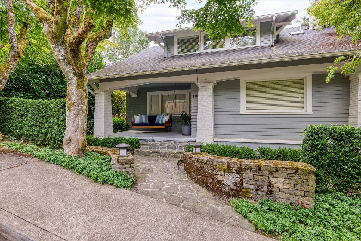 House for rent at 2793 SW Roswell Ave, Portland, OR 97201
