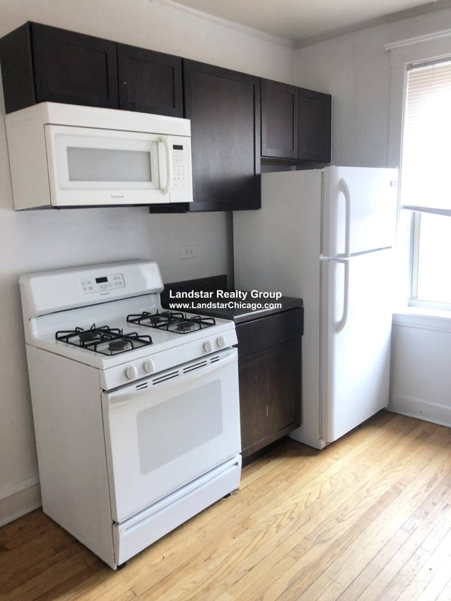 Apartment for rent at 2344 W Touhy #2C, Chicago, IL 60645