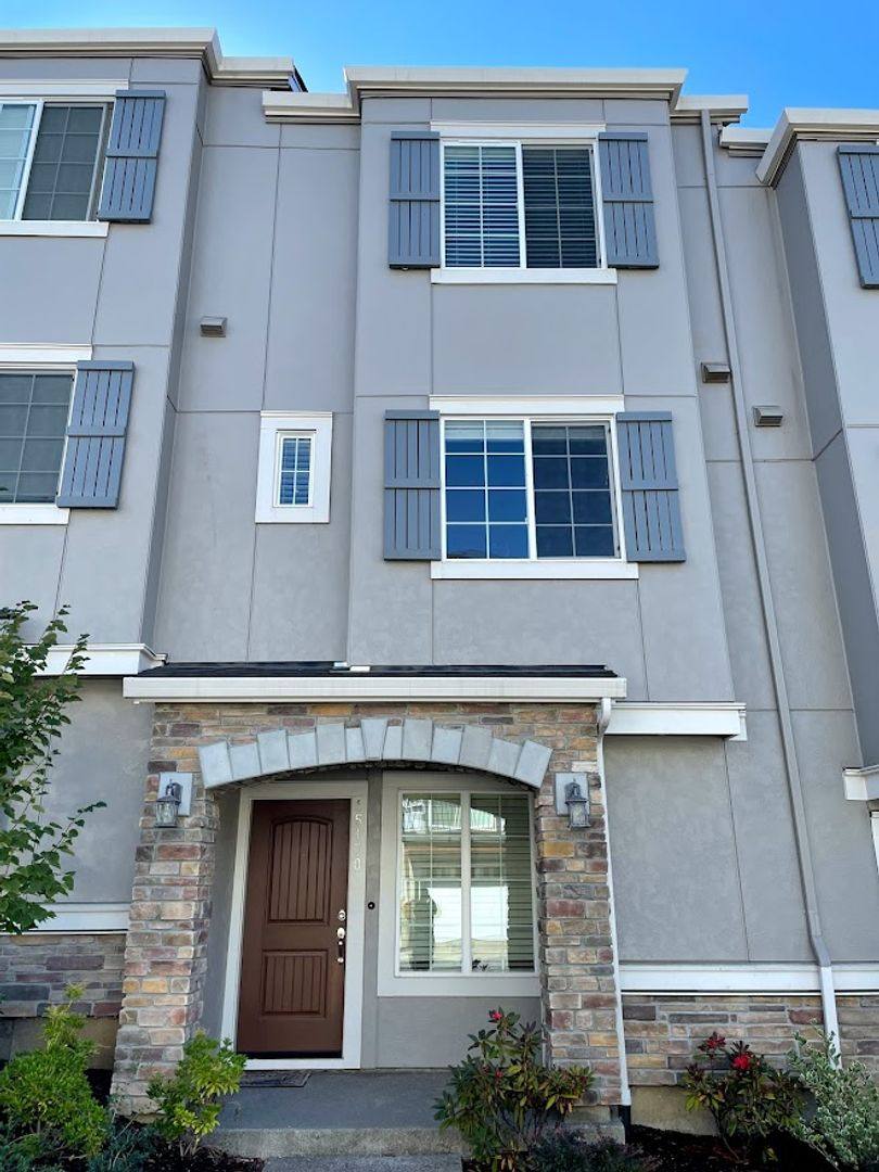 Townhouse for rent at 15170 NW Fig Lane, Portland, OR 97229