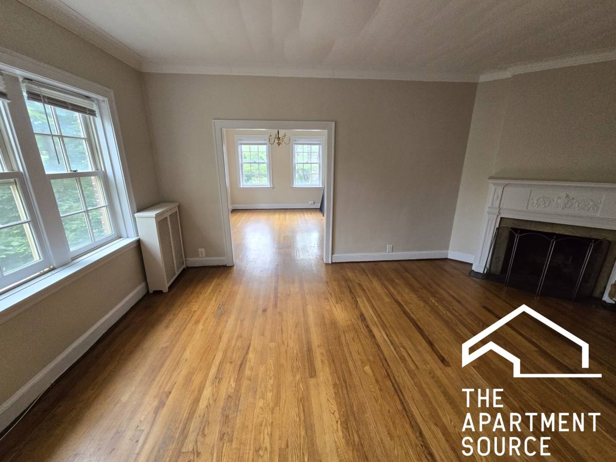 Apartment for rent at 1111 Lake St #2, Evanston, IL 60201