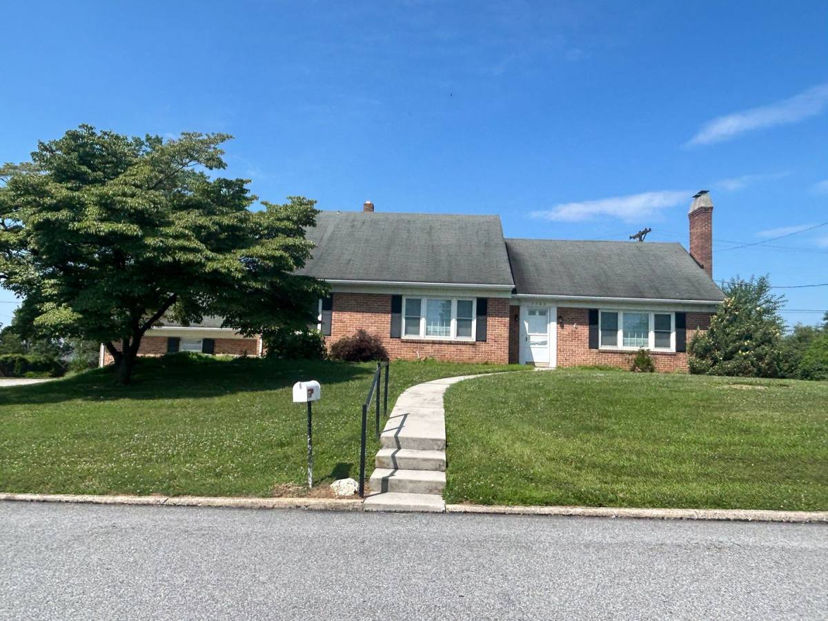 House for rent at 1300 Chapel Dr, York, PA 17404