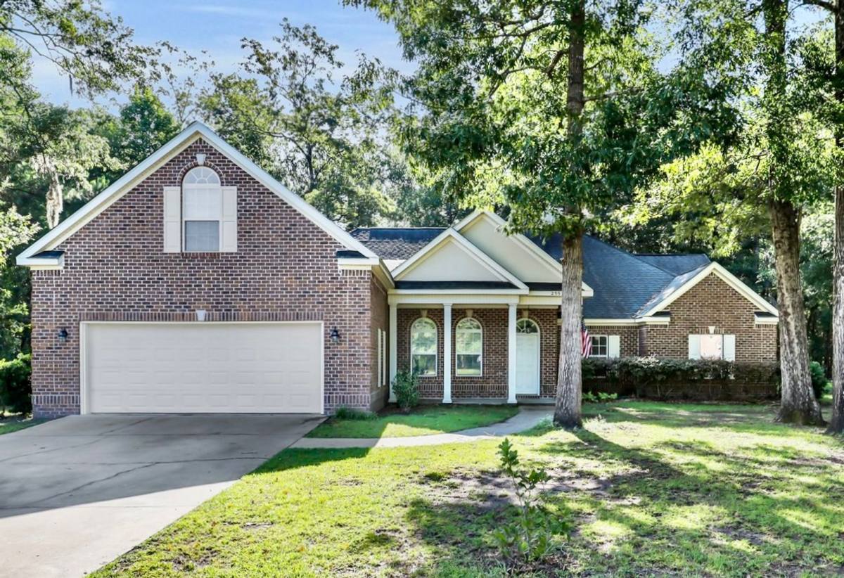 House for rent at 255 Saddle Brook Dr, Richmond Hill, GA 31324