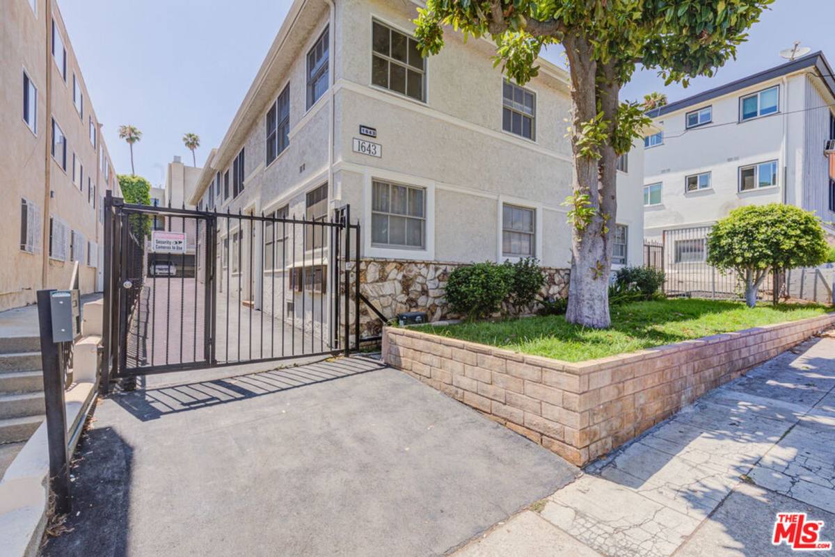 Apartment for rent at 1643 N Formosa, Los Angeles, CA 90046