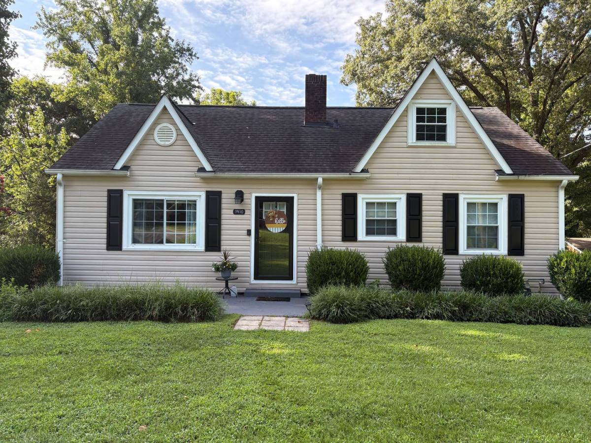 House for rent at 1910 Darwick Rd, Winston Salem, NC 27127