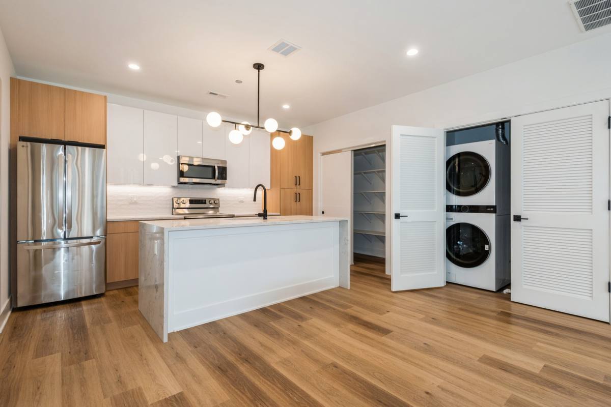 Apartment for rent at 1437 W Fillmore St #211, Chicago, IL 60607
