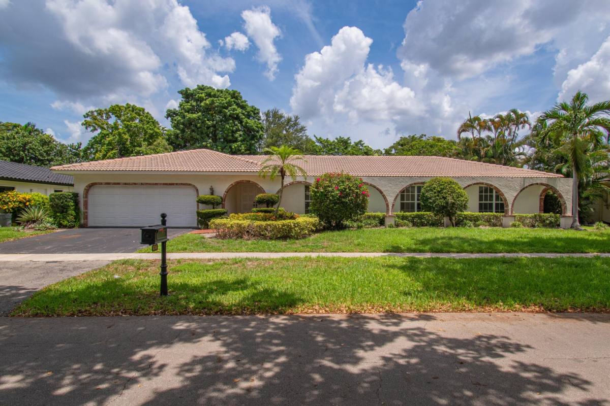 House for rent at 6749 S Grande Dr, Boca Raton, FL 33433