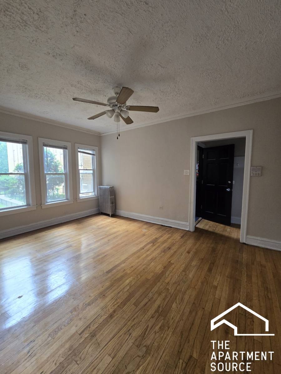 Apartment for rent at 4933 N Whipple St #1N, Chicago, IL 60625