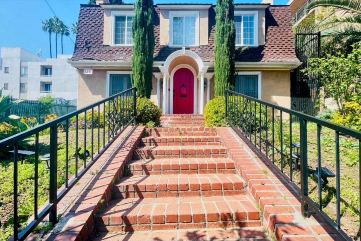 House for rent at 6551 Franklin Ave, Los Angeles, CA 90028