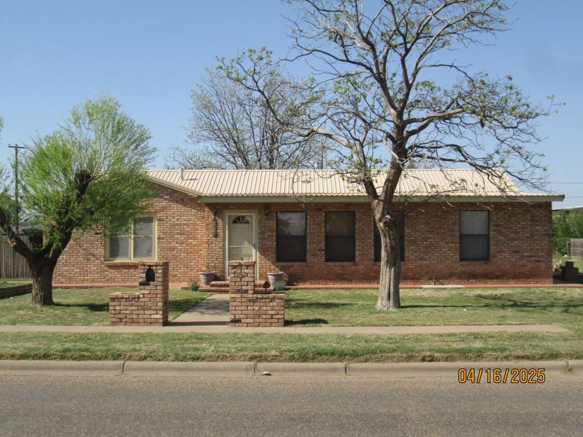House for rent at 2604 W 4th St, Plainview, TX 79072