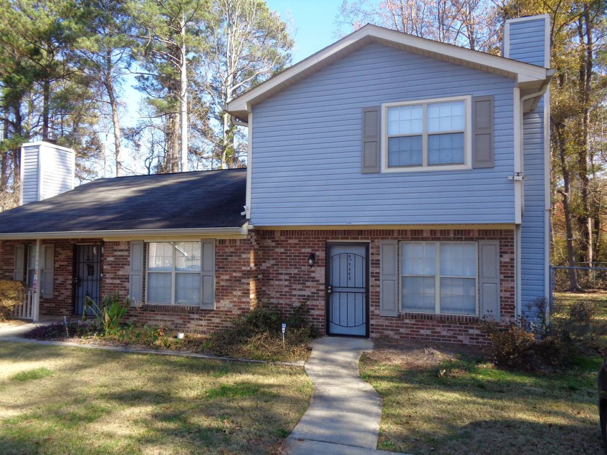 Apartment for rent at 7045 Brentwood Court, Riverdale, GA 30296