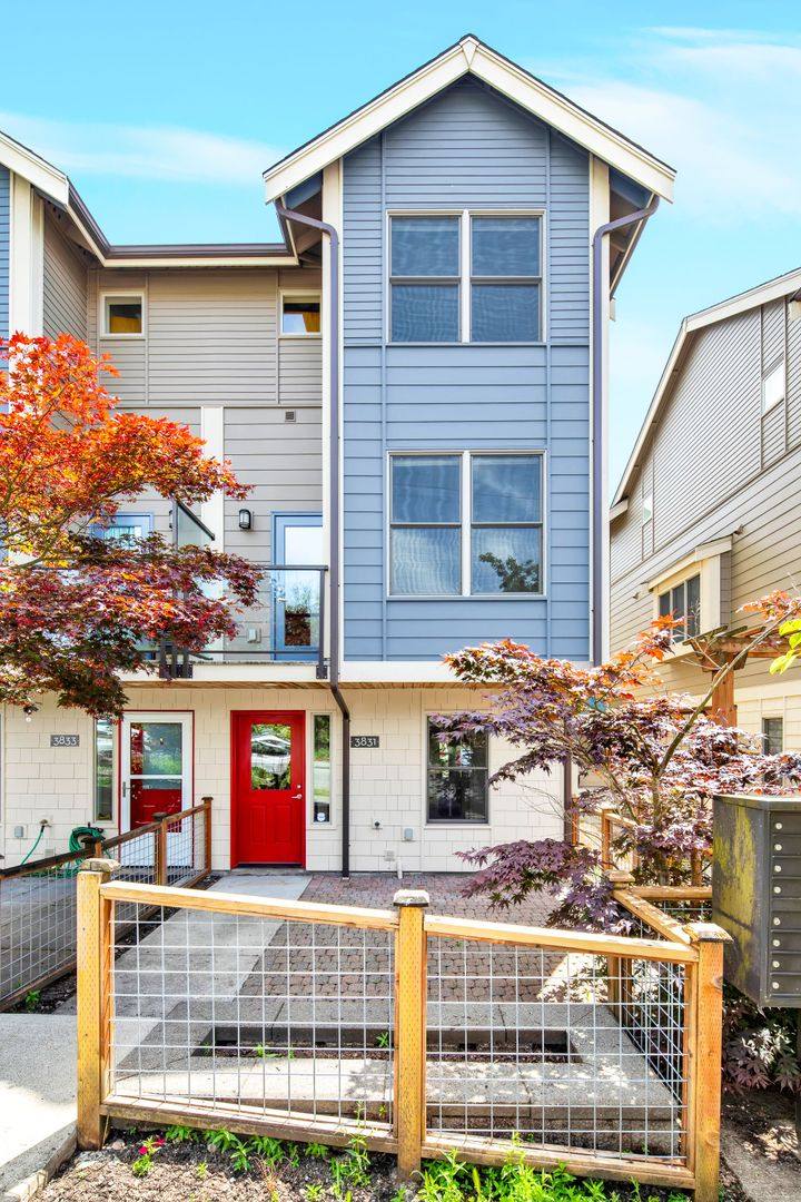 Townhouse for rent at 3831 S Angeline St, Seattle, WA 98118