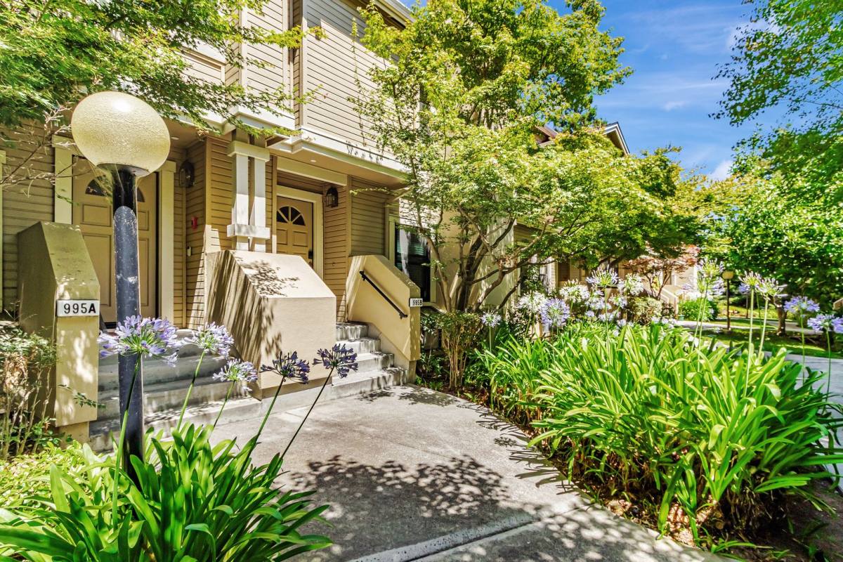 Townhouse for rent at 991 La Mesa Terrace, Sunnyvale, CA 94086