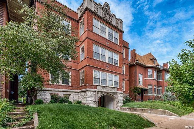 Apartment for rent at 4512 Westminster Place, Saint Louis, MO 63108