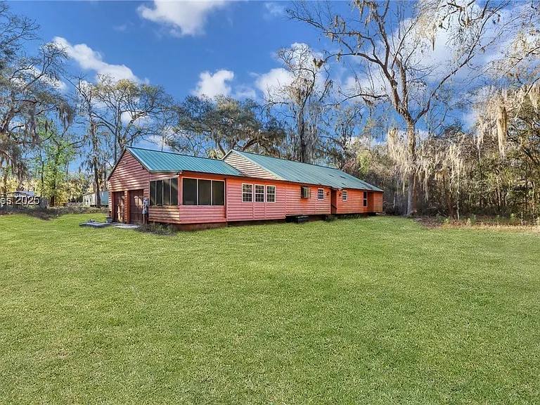 House for rent at 6 Alumni Rd, Beaufort, SC 29907