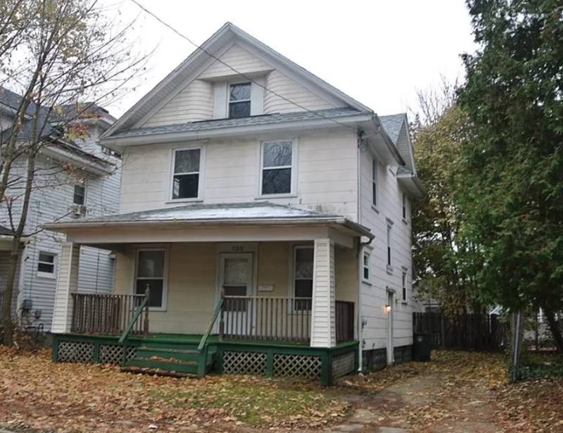 House for rent at 136 Hollinger Ave, Akron, OH 44302