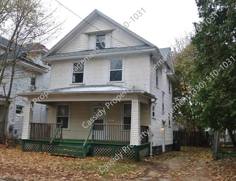 House for rent at 136 Hollinger Ave, Akron, OH 44302