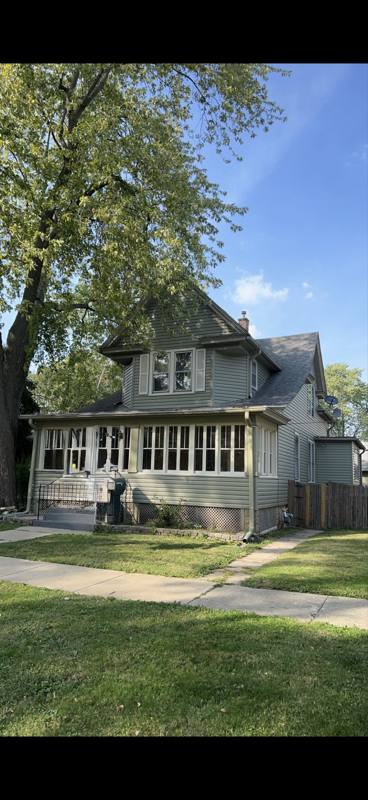 House for rent at 412 Maple Ave, Aurora, IL 60505
