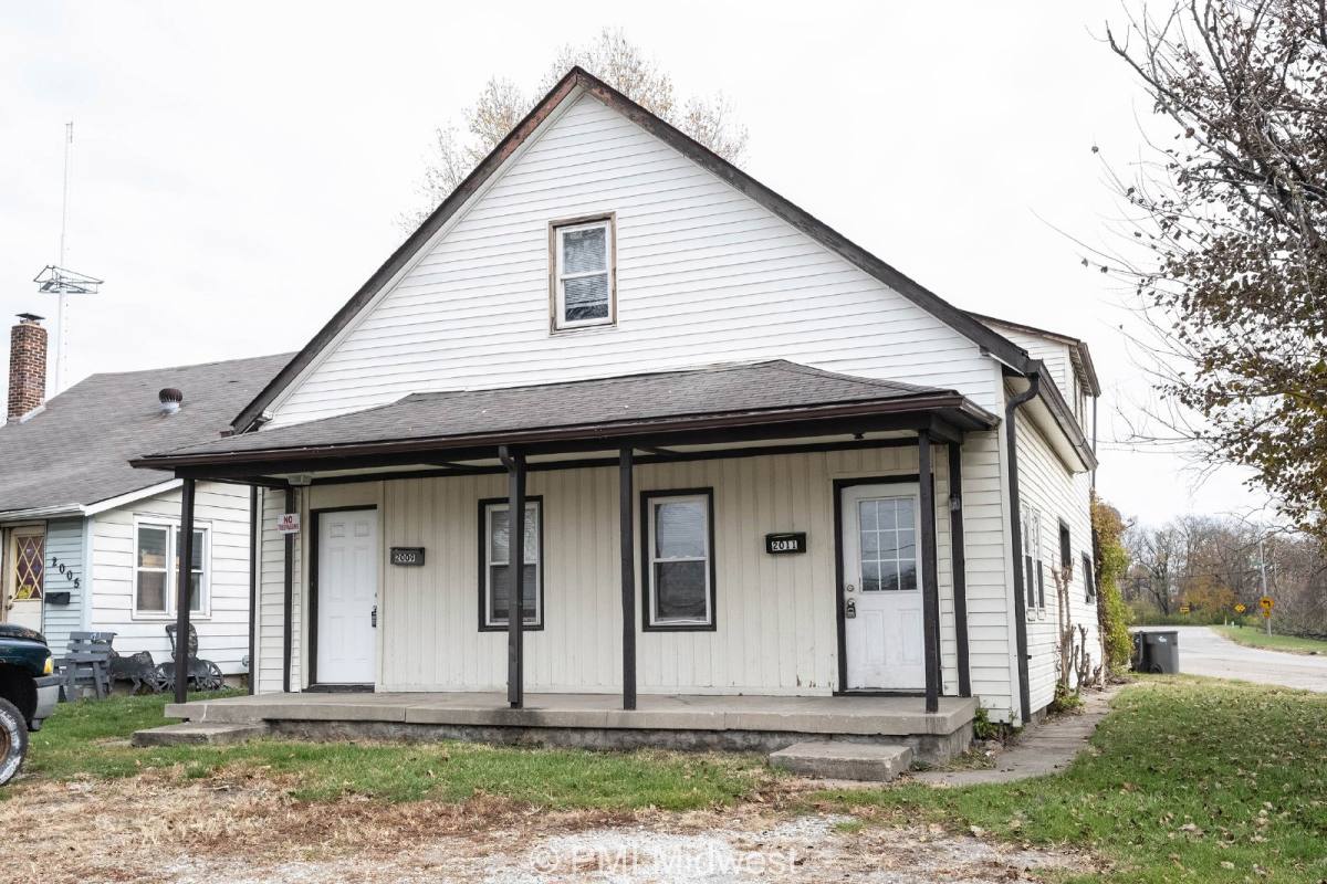 Townhouse for rent at 2011 Applegate St, Indianapolis, IN 46203