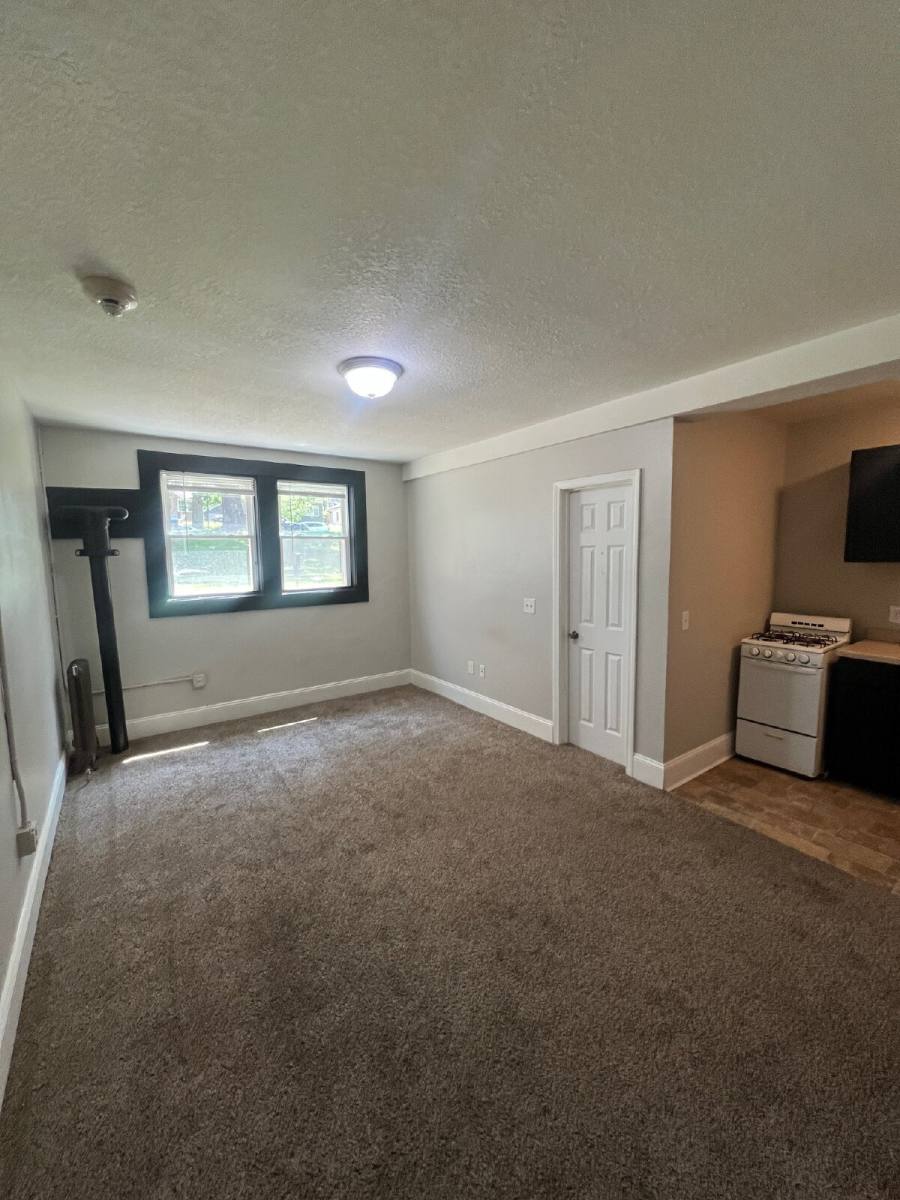 Apartment for rent at 1120 Polk Blvd #102, Des Moines, IA 50311