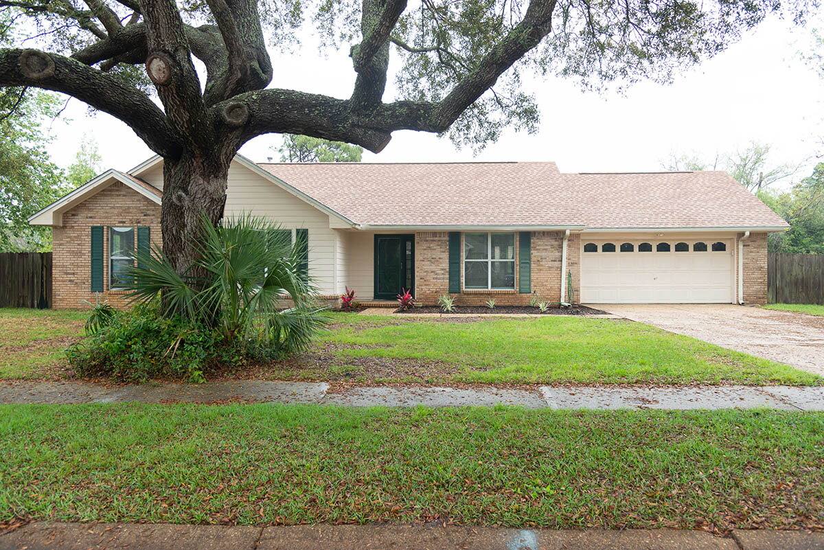 House for rent at 2225 Calle De Castelar, Navarre, FL 32566
