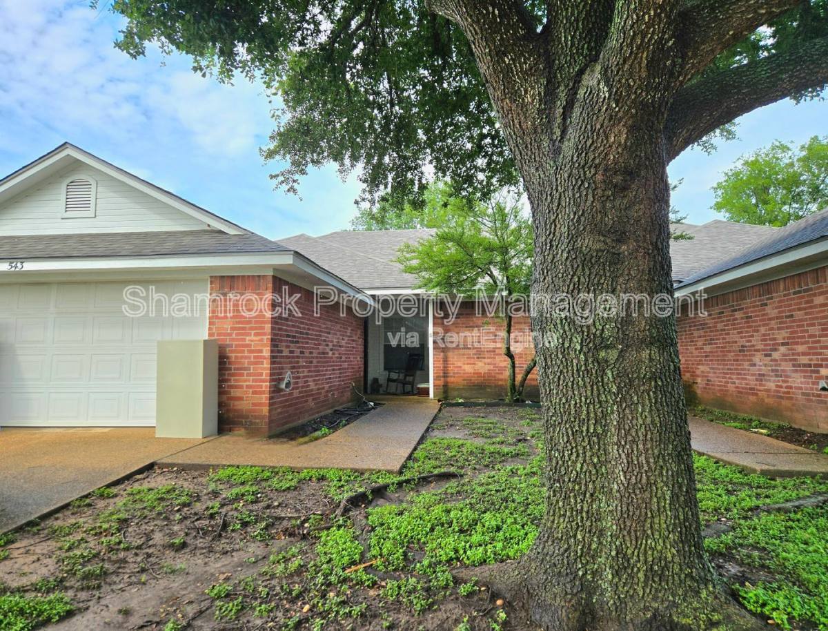 Townhouse for rent at 543 Shady Park Trail, Hewitt, TX 76643