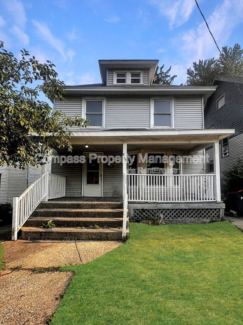 House for rent at 865 Bates St SE, Grand Rapids, MI 49506