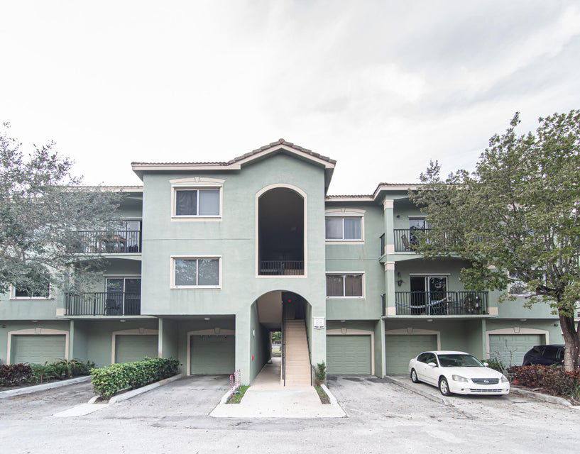 Condo for rent at 350 Crestwood Circle, West Palm Beach, FL 33411