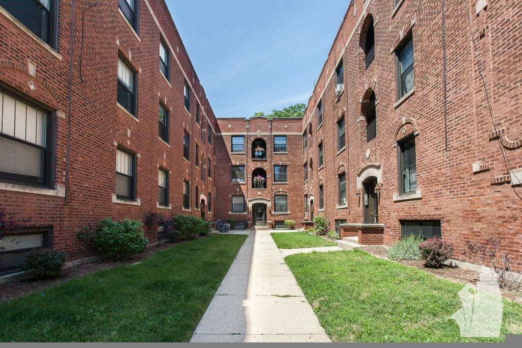 Apartment for rent at 2876 N Clark St #1, Chicago, IL 60657