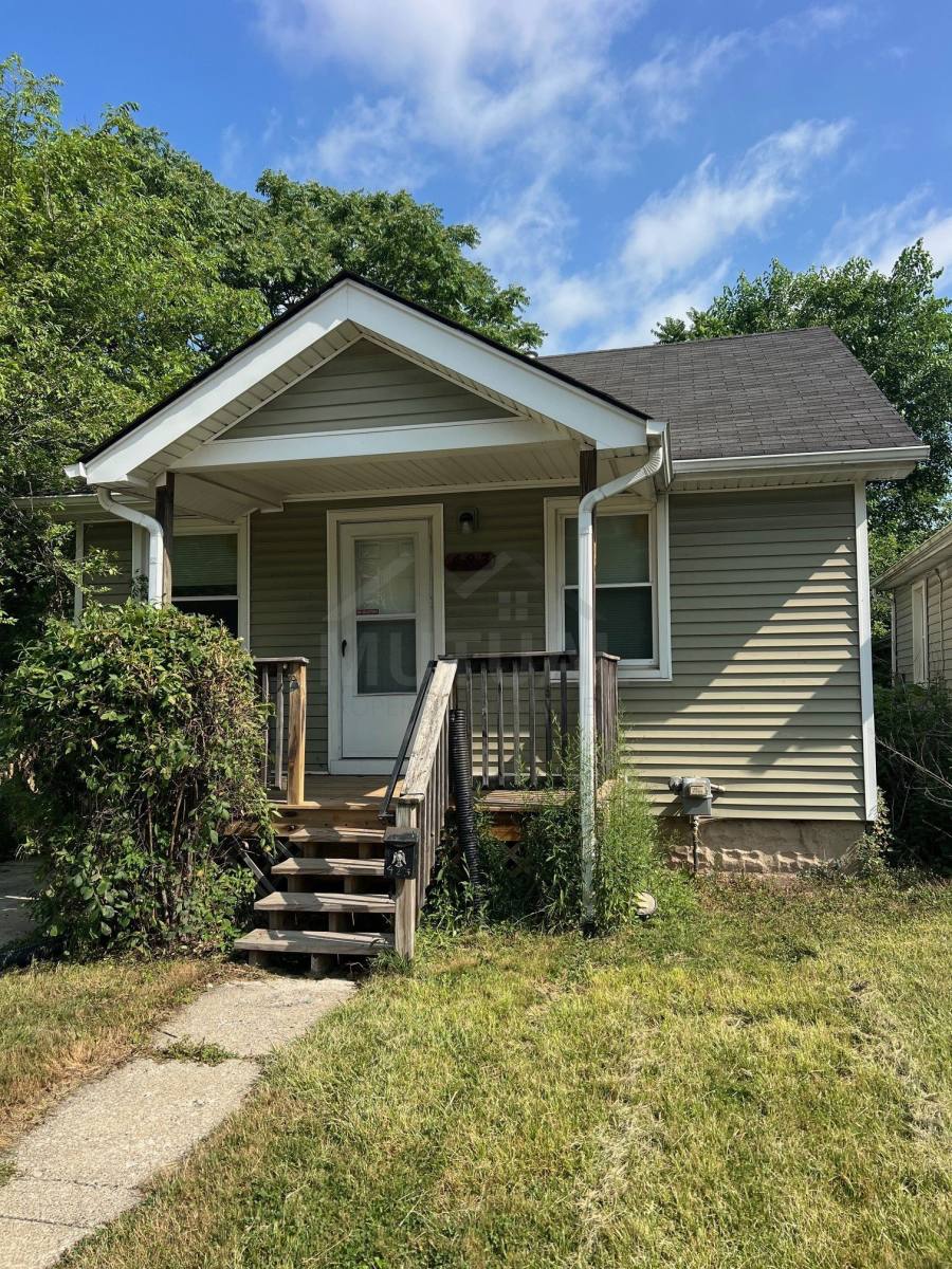 House for rent at 423 E Milton Ave, Hazel Park, MI 48030