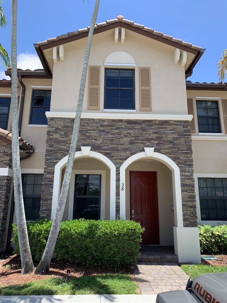 Townhouse for rent at 585 SE 32nd Terrace, Homestead, FL 33033
