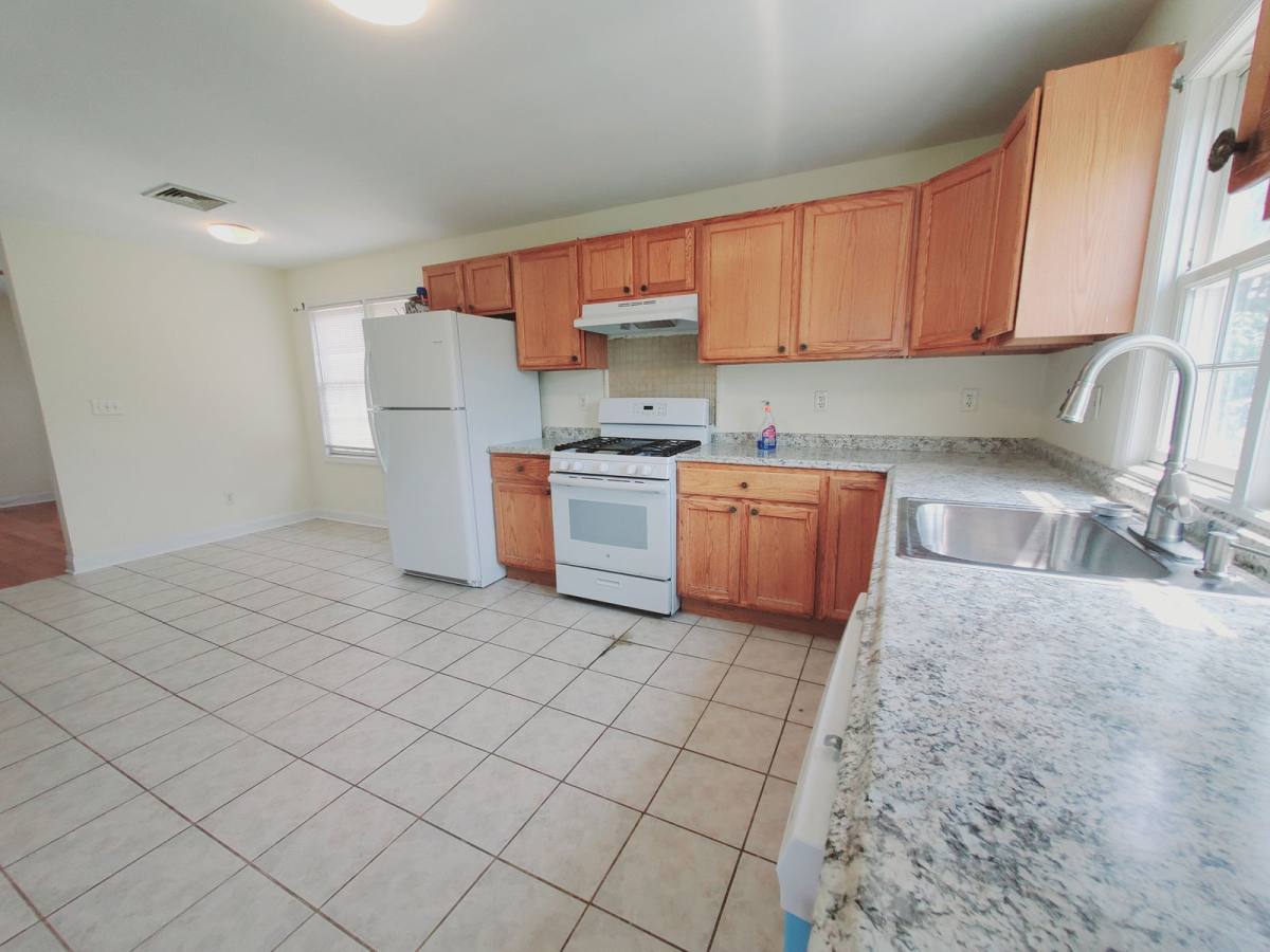House for rent at 35 Woodrow St #2, Stamford, CT 06902