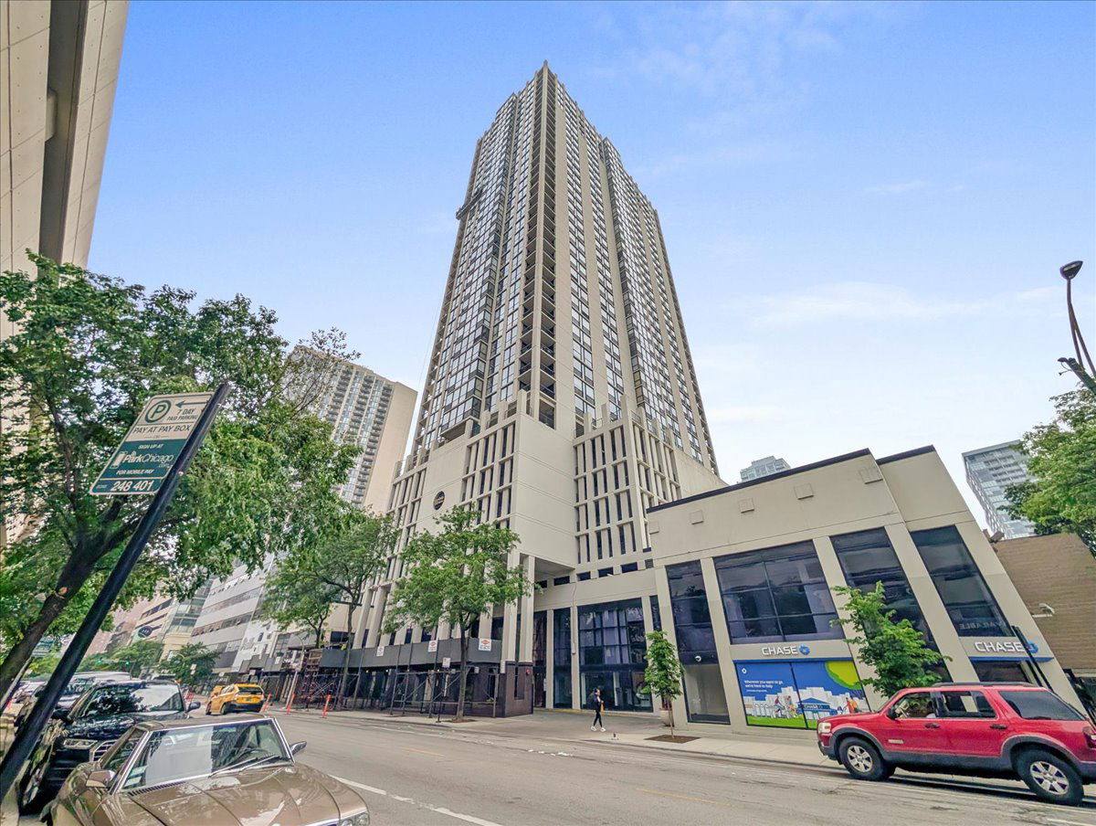 House for rent at 1122 N Clark St #2706, Chicago, IL 60610