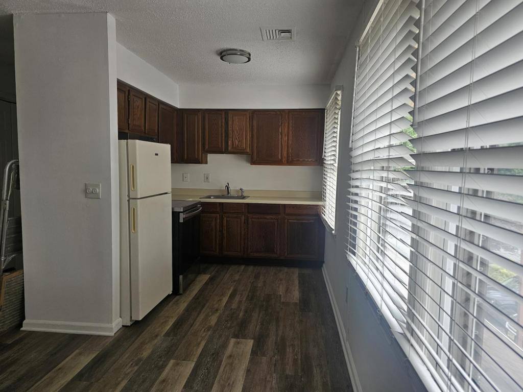 Apartment for rent at 100F Quarry Rd, Hamburg, NJ 07419