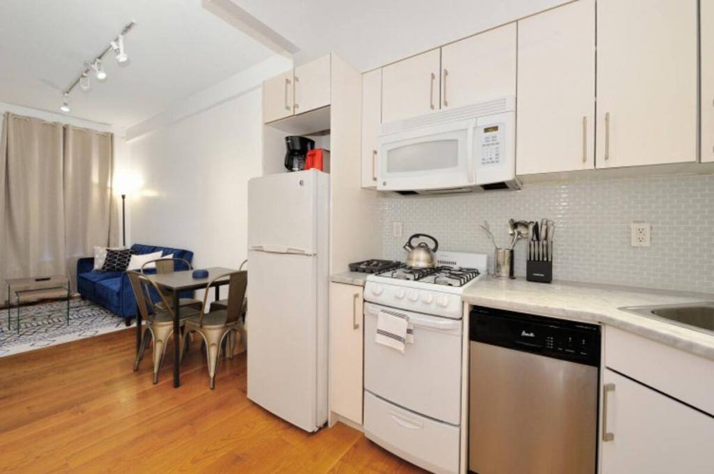 Apartment for rent at 1007 Lexington Ave #4F, New York, NY 10021